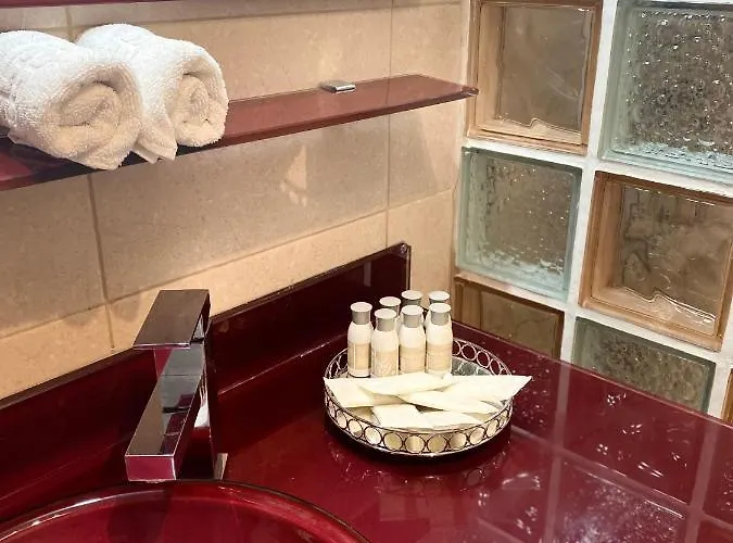 Luxury Nr 5 ***** Bukurešť