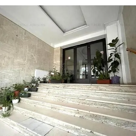 Luxury Nr 5 ***** Бухарест