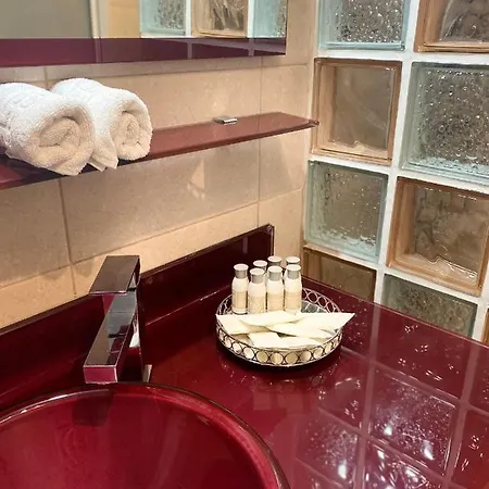 Luxury Nr 5 ***** בוקרשט